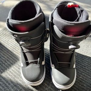 Vans Snowboard Boots - Like New!! Size 25.5 “unisex”